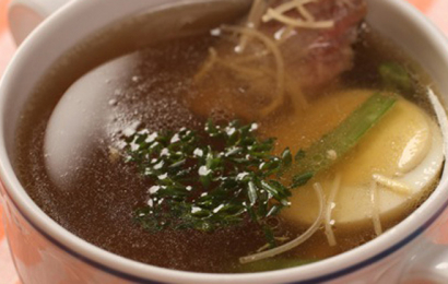 Домашній курячий бульйон