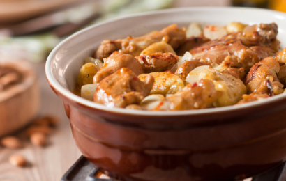 Гуляш з цибулі та курки з чіпетке