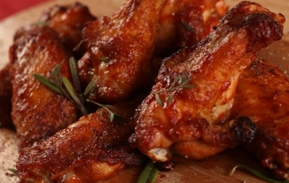 Крильця в томатному соусі