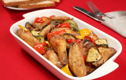 Крильця, запечені з овочами