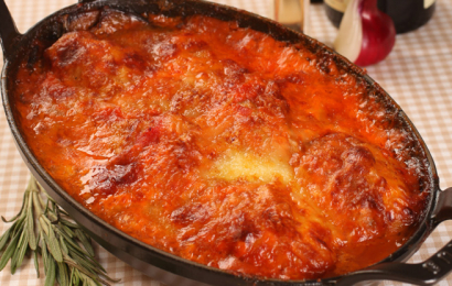 Гомілка з баклажанами і моцареллою