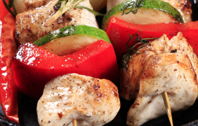 Курячий шашлик по-грецьки з соусом