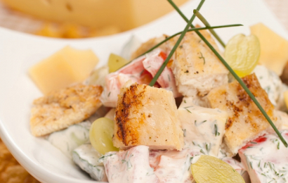 Легкий салат з йогуртом