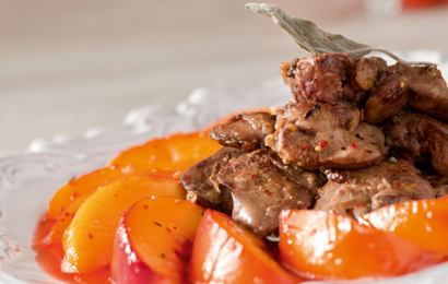 Печінка з шавлією та персиком