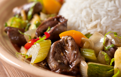 Серця курячі з овочами в соєвому соусі