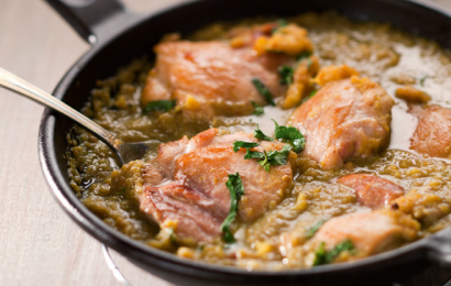 Стегенця курячі в соусі каррі з яблуками