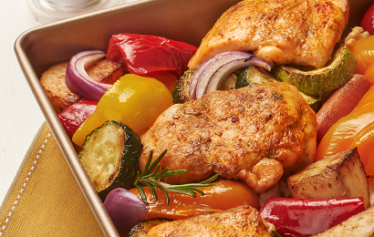 Соковите філе стегна з овочами