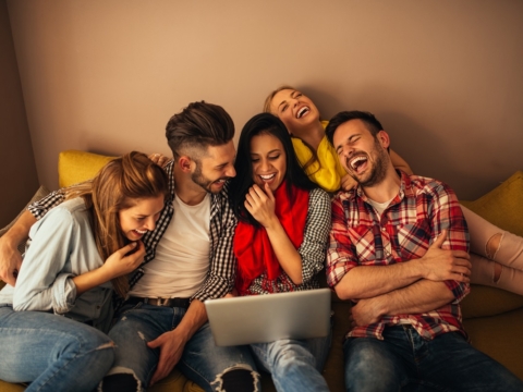 Затишний осінній вечір: курочка та кіно