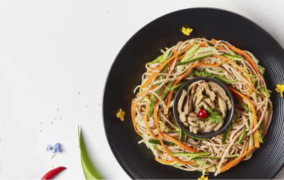 Салат зі шлунків та гречаної локшини