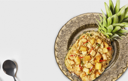 Тайський рис з куркою в ананасі