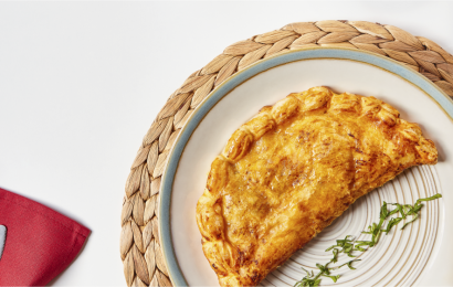 Куряче кальцоне з сиром та інжиром