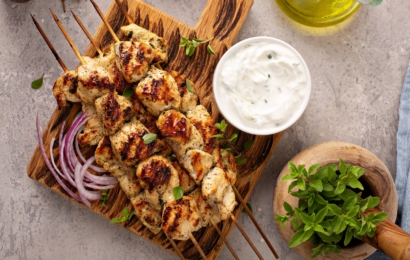 Секрет святкового смаку: курячий шашлик з особливим соусом дзадзикі