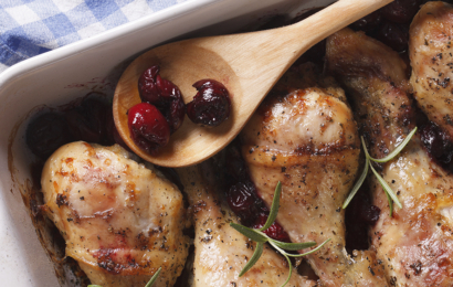 Витончений смак зимових свят: курячі гомілки у вишневій глазурі