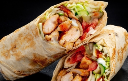 Курочка су-від у лаваші з соусом тахіні